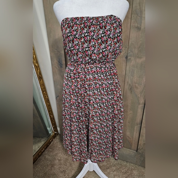 KIMCHI BLUE Ditsy Floral Strapless Sundress In Pink/red Multi. Size S - Picture 14 of 14